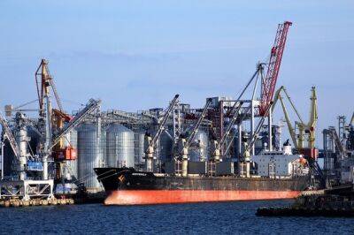 Одесский порт, где хранится украинское зерно, обстреляли крылатыми ракетами