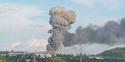 В оккупированной Горловке произошел мощный взрыв: над городом виднеется столб густого дыма — СМИ