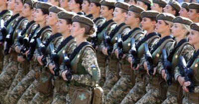 Обогнали страны НАТО: в Минобороны рассказали, сколько женщин служат в ВСУ (видео)