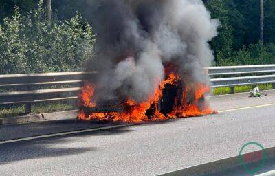 На М11 в Тверской области сгорел «Форд» питерской полиции