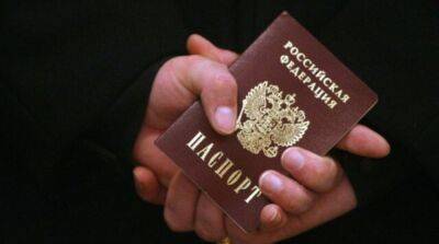 В оккупированном Херсоне захватчики заставляют предпринимателей получать российские паспорта