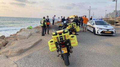 10-летний мальчик захлебнулся в море у побережья Тель-Авива, он в тяжелом состоянии