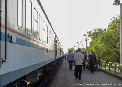 В Туркменистане из-за аномальной жары снизят скорость движения поездов. Ожидаются задержки составов