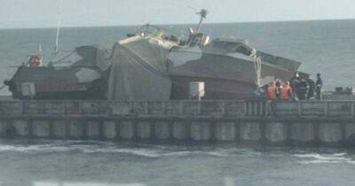 В сети показали фото поврежденного катера "Раптор" после удара по нему из Bayraktar TB2