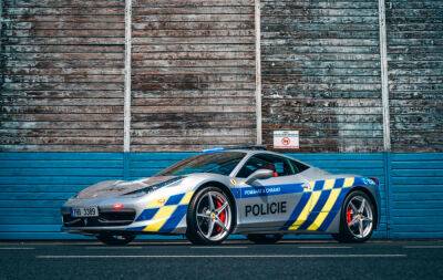 Автопарк чешской полиции пополнился спорткаром «Феррари»: видео