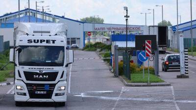 Очереди грузовиков на литовско-белорусской границе немного сократились