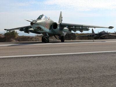 Украинские десантники уничтожили российский самолет Су-25. Ранее сегодня они сбили вертолет