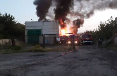 Після "бавовни" у Донецьку горить нафтобаза окупантів, - соцмережі