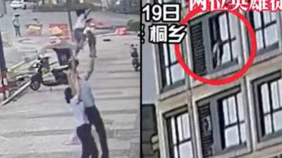 Это видео потрясло мир: прохожий вытянул руки и поймал выпавшую с 5-го этажа девочку