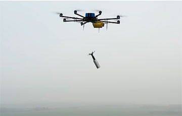 Украинский дрон-бомбардировщик атакует оккупантов: мощное видео