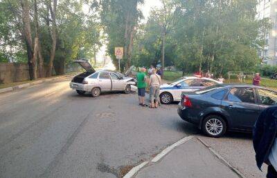 В Твери на улице Склизкова столкнулись Opel и ВАЗ