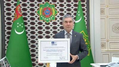 Туркменистане хочет внести в список ЮНЕСКО производство шелка и горы Койтендага