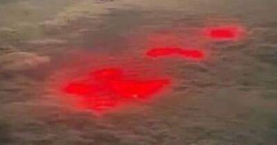 Портал в другую Вселенную. Над Атлантическим океаном заметили необычное красное свечение (фото)