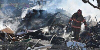Ракетный удар РФ по Затоке: спасатели показали фото последствий, в результате атаки пострадал человек