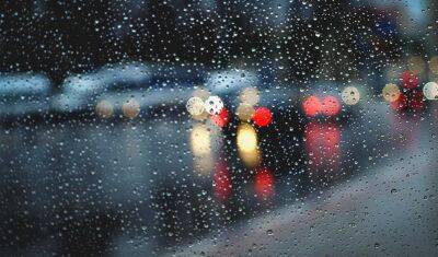 На трассе Тюмень - Омск град, сильный дождь и плохая видимость на дороге