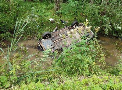На Р-132 «Золотое Кольцо» в Тверской области ВАЗ упал в кювет с водой