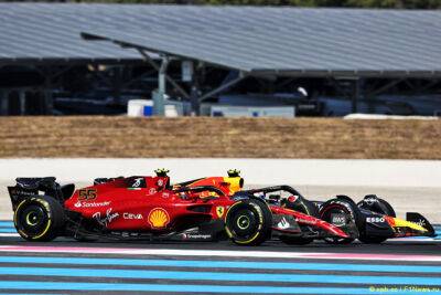 Главный стратег Ferrari ответил на критику в адрес команды