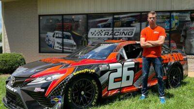 Официально: Даниил Квят примет участие в гонке NASCAR в Индианаполисе