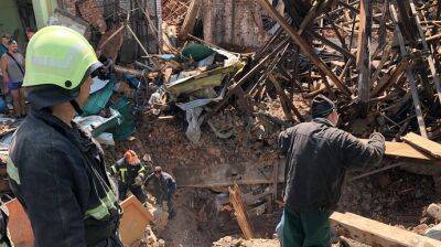 Из-под завалов Дома культуры в Чугуеве извлекли тела двух человек