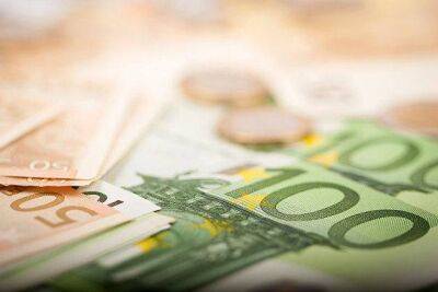 Курс евро растет до 1,015 доллара перед выходом данных о доверии потребителей к экономике Германии
