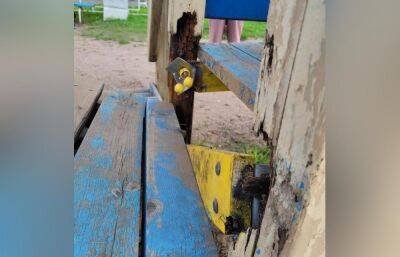 В Нелидово Тверской области гости города пожаловались на опасную детскую площадку