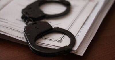 В районе Дусти два чиновника задержаны за мошенничество