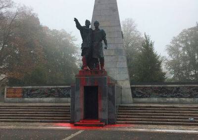 Вандалы осквернили памятник Красной армии в Остраве
