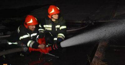 Ночью в порту Одессы полтора часа тушили пожар (ФОТО)