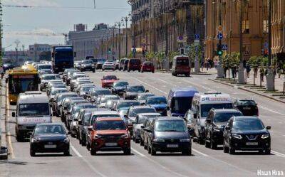 «Россияне вывозят машины целыми автовозами». Перегонщики машин поражены наплывом клиентов из России