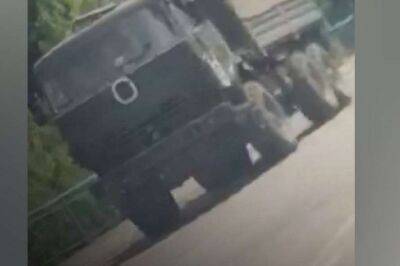 Російські окупанти перекидають військову техніку з Білорусі в Україну