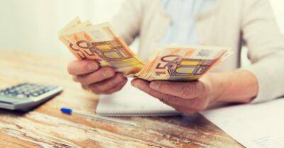 Минблаг: деньги получателям российских пенсий в Латвии будут перечислены до конца августа