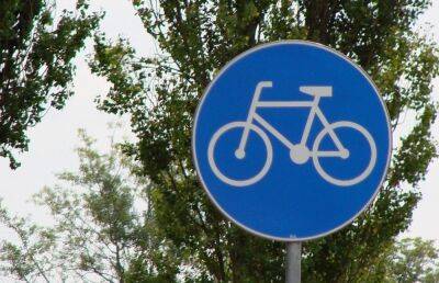 В Твери велосипедист сбил женщину на велосипеде и скрылся с места ДТП — виновника ищут