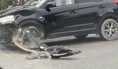 В Тюмени на улице Дружбы машины получили серьезные повреждения из-за аварии