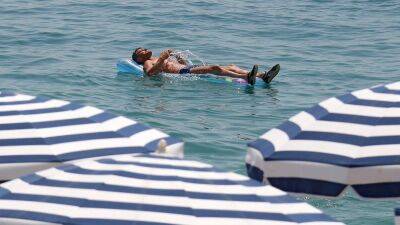 Вода в Средиземном море прогрелась до 30 градусов