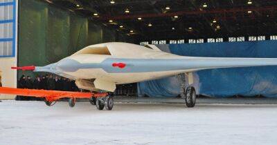 РФ хочет применить ударный дрон "Охотник" в паре с Су-57: что известно о проекте (видео)