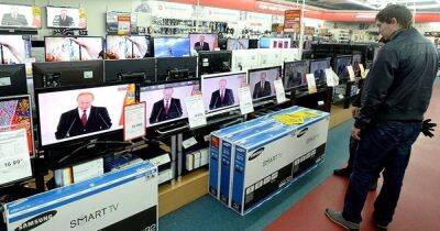 Продажи телевизоров рухнули по всему миру: цены могут снизиться, но не для России