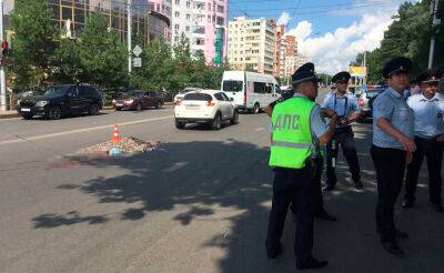 В Уфе девушка сбила насмерть на пешеходке двух узбекистанцев – женщину и ее четырехлетнего сына. Видео