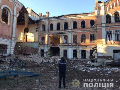 Ракетный удар по центру Харькова: количество пострадавших до сих пор неизвестно (фото)