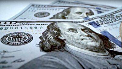 Доллар слетел с катушек: курс валют в обменниках Украины резко рванул вверх – заоблачные цифры