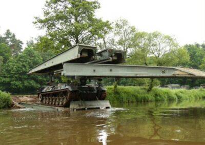 Німеччина передасть Україні 16 танкових мостоукладачів