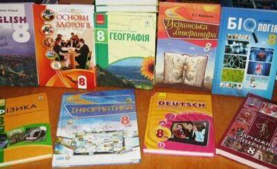 В оккупированной громаде на Харьковщине уже начали уничтожать украинские учебники