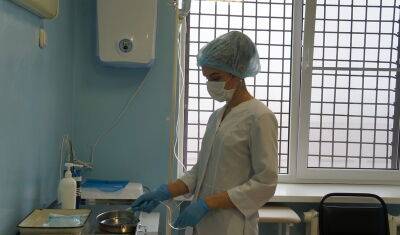В тюменской больнице пациентов заставляют самостоятельно менять раствор в капельнице