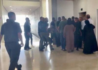 Арабы устроили массовую драку в окружном суде Хайфы