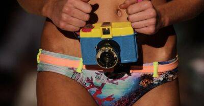 Женщина обнаружила скрытую камеру в раздевалке на пляже - rus.delfi.lv - Латвия