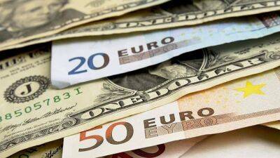 Forbes рассказал о подготовке ЦБ РФ к отмене биржевых торгов долларом и евро