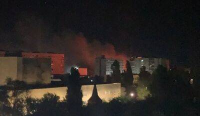 Детонація "ковдр і подушок": В Енергодарі горить готель, де жили російські окупанти