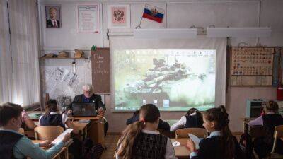 В российских школах появятся классные часы о "ценностях российского общества"