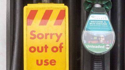 Британцы начали массово отказываться от отпуска из-за роста цен на бензин