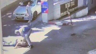 Видео: мужчина разбил голову директору стоянки в Герцлии за просьбу переставить машину