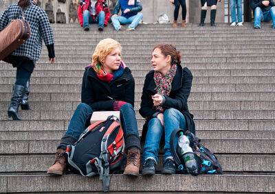 Запрет сидеть на ступеньках возмутил чешского омбудсмена